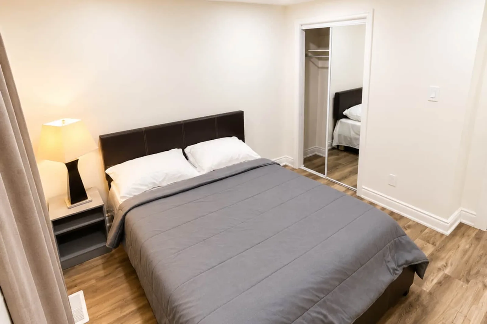 Second bedroom with a queen bed